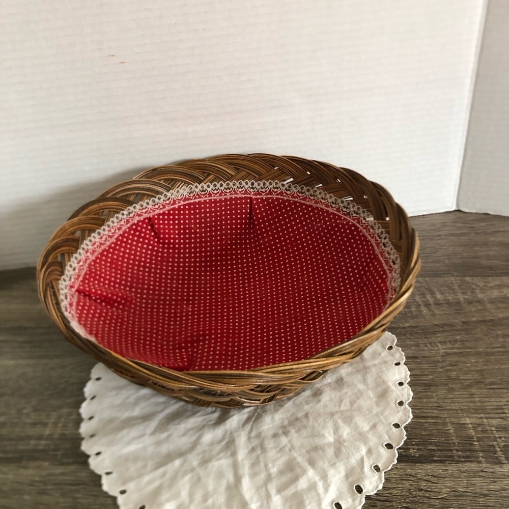 Vtg Wicker Bread Basket with Red Polka Dot Liner